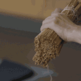 日本插花中用到的固定介质之一——叶束