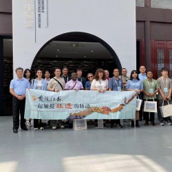 学广陵插花、品尝黄桥烧饼……“发现江苏”外籍粉丝走进泰兴